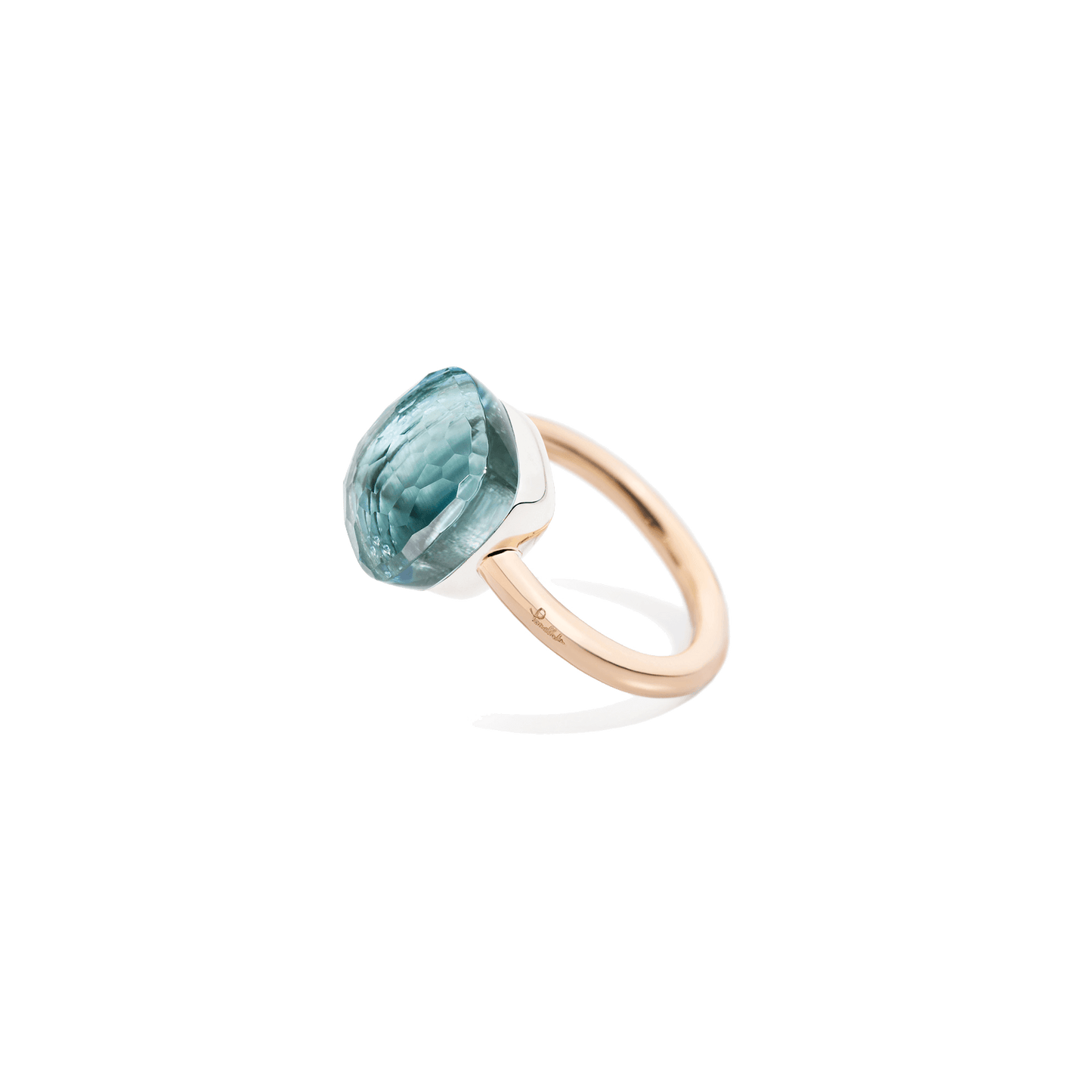 Ring Nudo Maxi aus Roségold mit Weißgoldfassung und facettiertem hellblauem Topas.