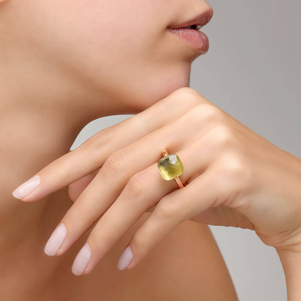Ring Nudo Maxi aus 750er Roségold und Weißgold mit facettiertem Zitronenquarz.