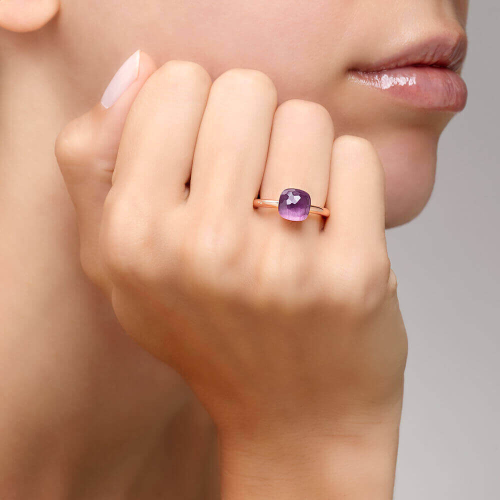 Ring Nudo Petit aus Roségold mit Amethyst-Einfassung.