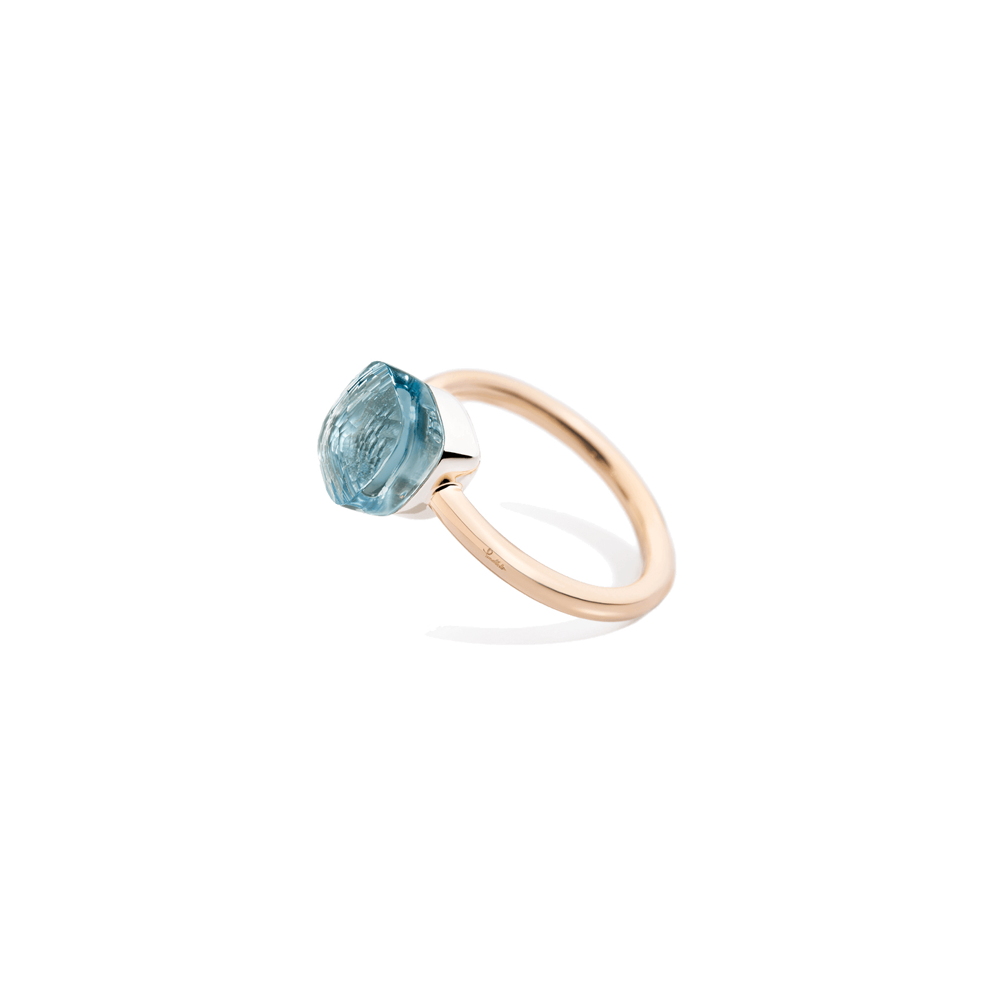 Ring Nudo Petit aus 750er Roségold mit hellblauem Topas und Weißgoldfassung.