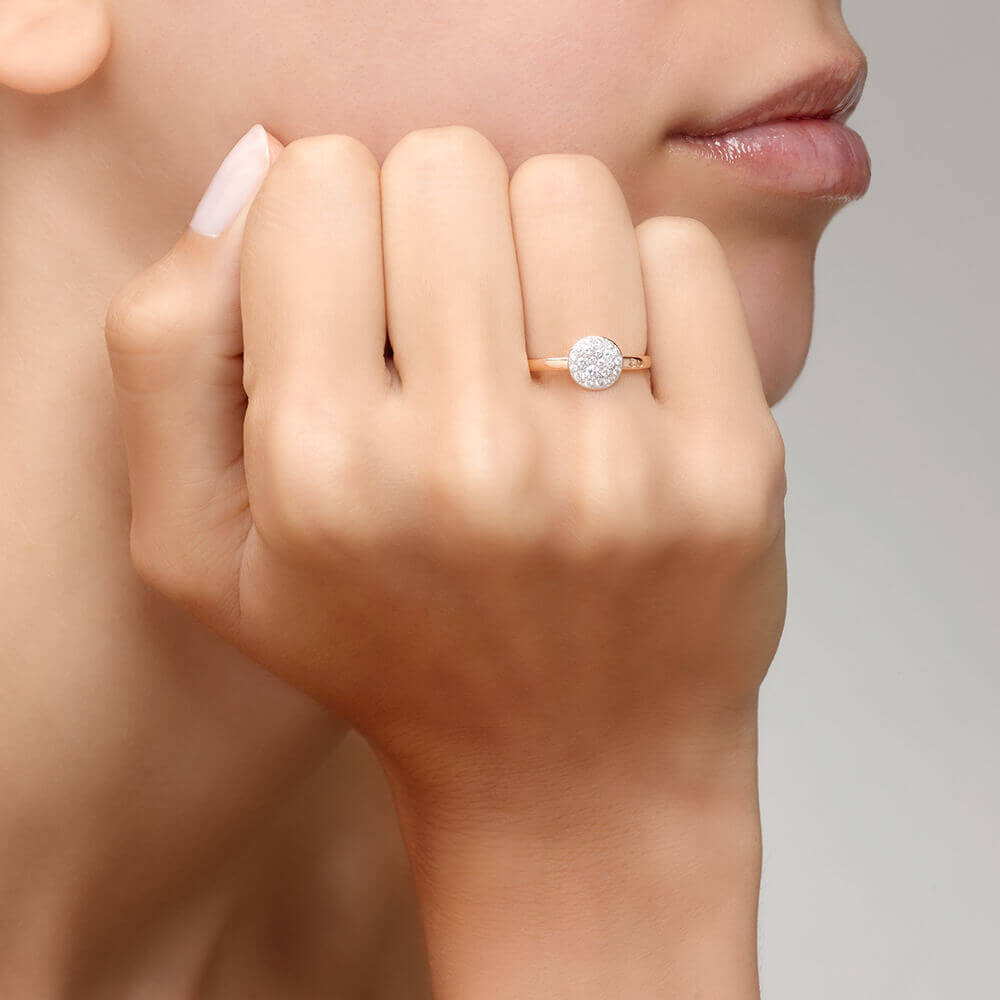 Ring Sabbia aus 750er Roségold mit Diamanten-Pavé-Fassung.