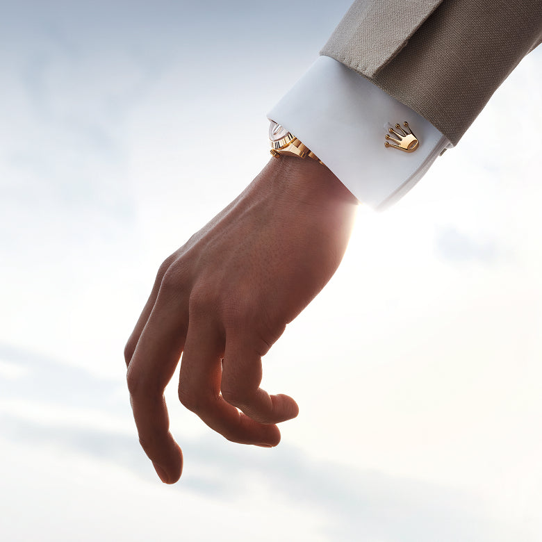 Rolex Manschettenknöpfe „Krone“ in Gelbgold, A1018 bei Juwelier Böckelmann